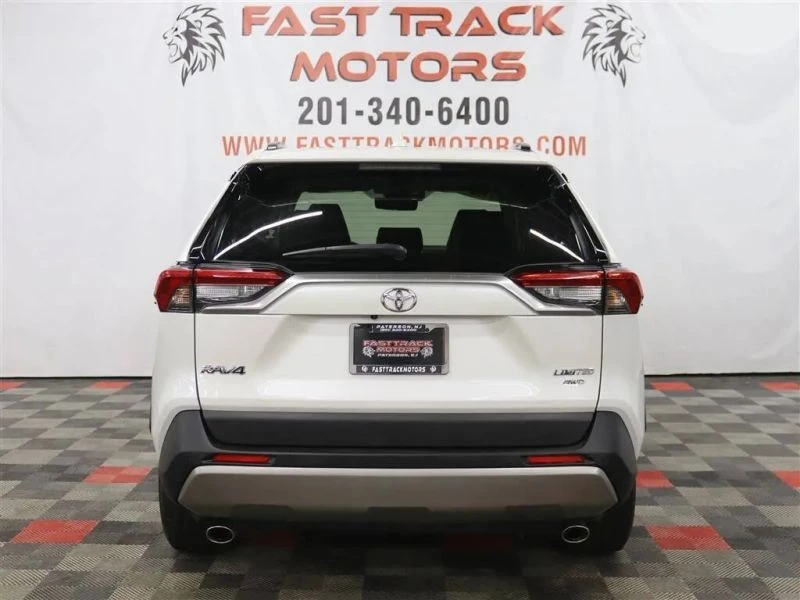 2022 Toyota RAV4 5th Gen - Image 5 of 12