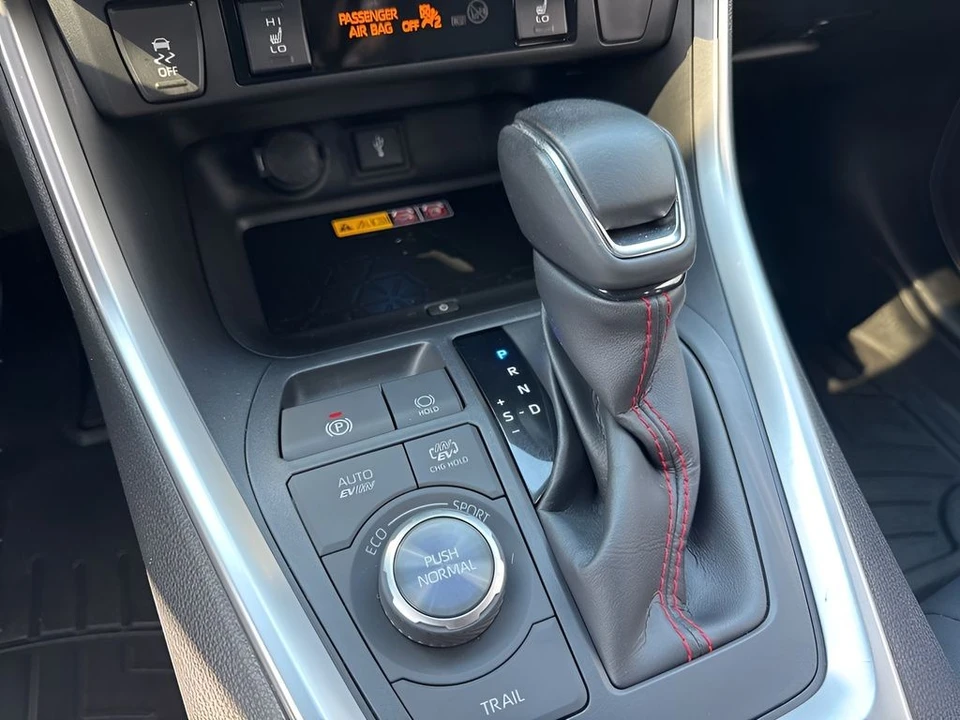 2022 Toyota RAV4 5th Gen - Image 17 of 21