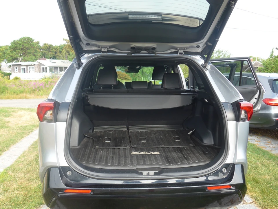 2022 Toyota RAV4 5th Gen - Image 4 of 10