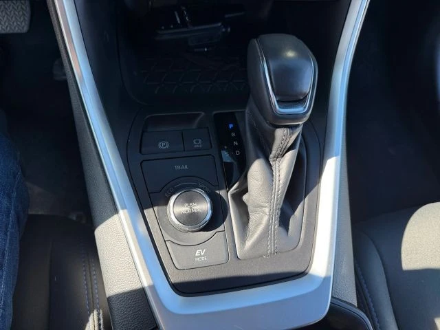 2022 Toyota RAV4 5th Gen - Image 17 of 21