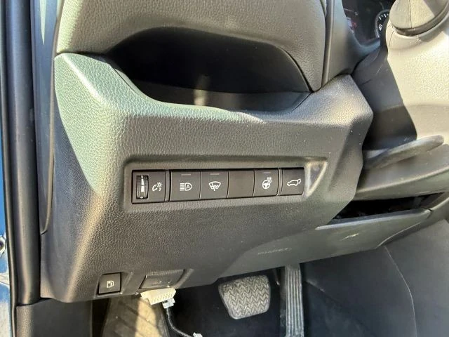 2022 Toyota RAV4 5th Gen - Image 12 of 21