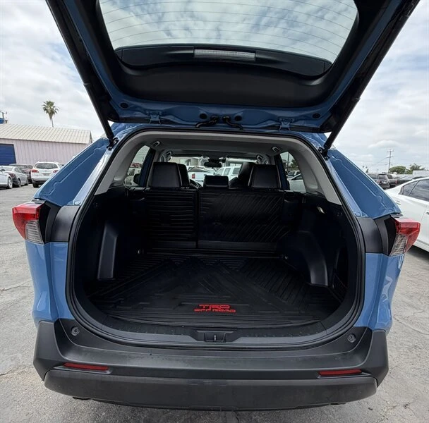 2022 Toyota RAV4 5th Gen - Image 12 of 20