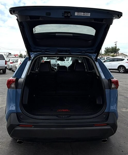 2022 Toyota RAV4 5th Gen - Image 11 of 20