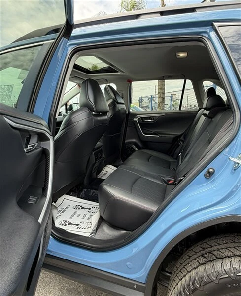 2022 Toyota RAV4 5th Gen - Image 7 of 20
