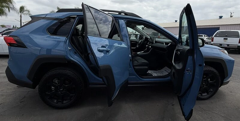 2022 Toyota RAV4 5th Gen - Image 17 of 20