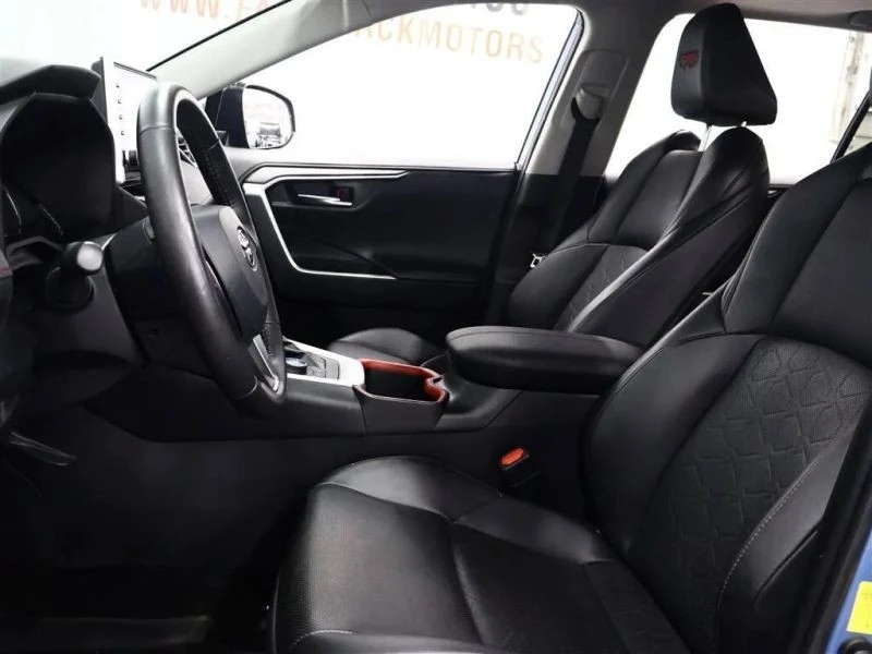 2022 Toyota RAV4 5th Gen - Image 9 of 12
