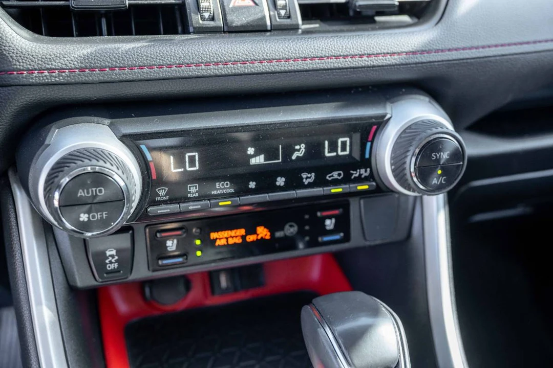 2022 Toyota RAV4 5th Gen - Image 14 of 19