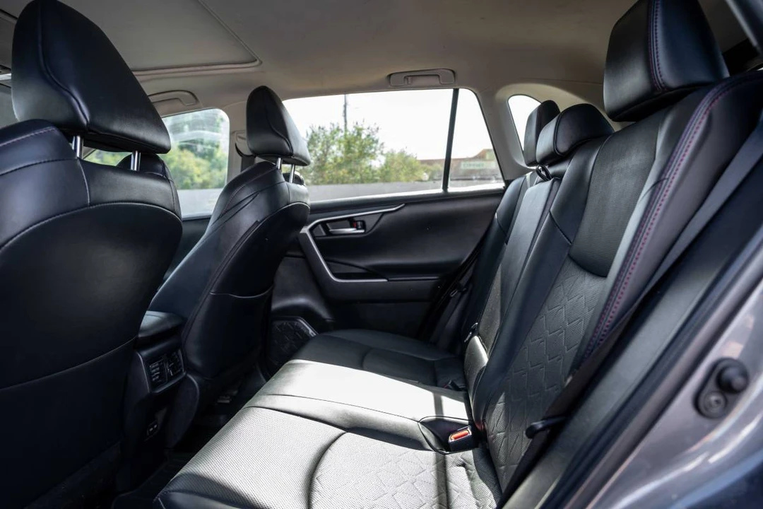 2022 Toyota RAV4 5th Gen - Image 17 of 19