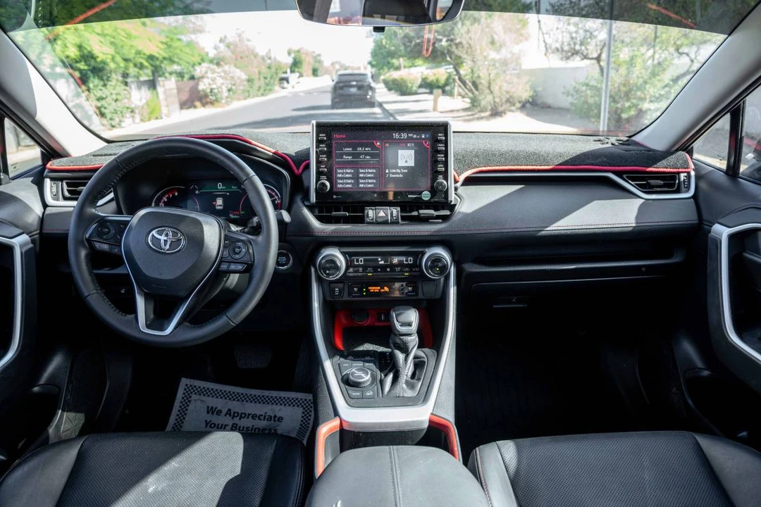 2022 Toyota RAV4 5th Gen - Image 18 of 19