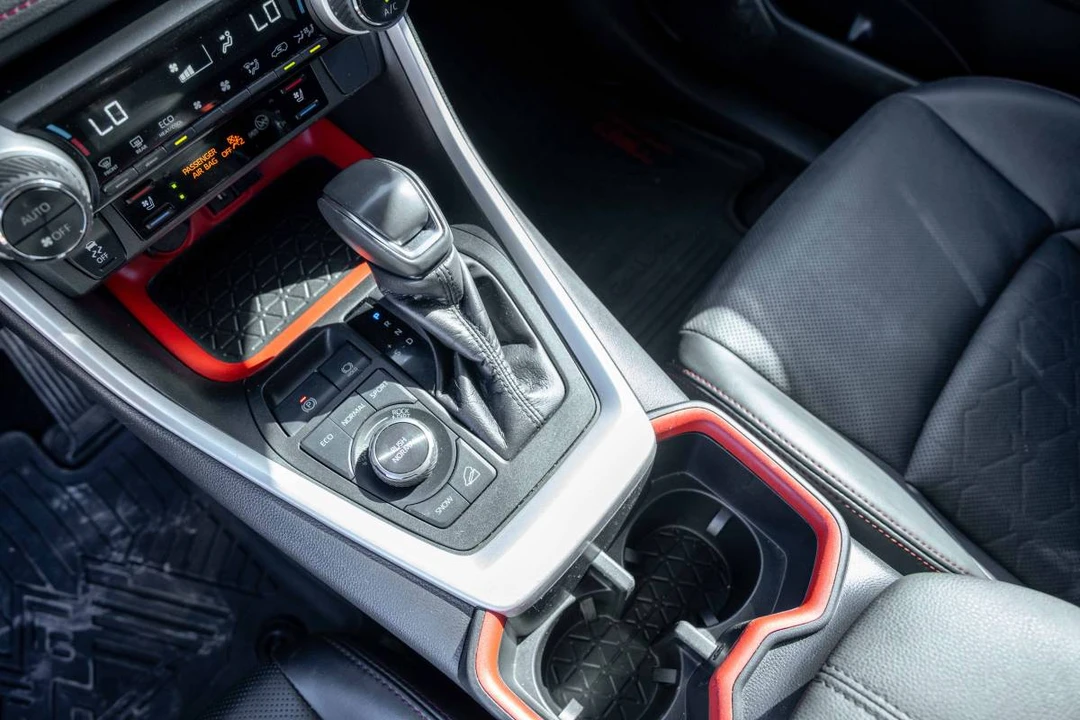 2022 Toyota RAV4 5th Gen - Image 15 of 19