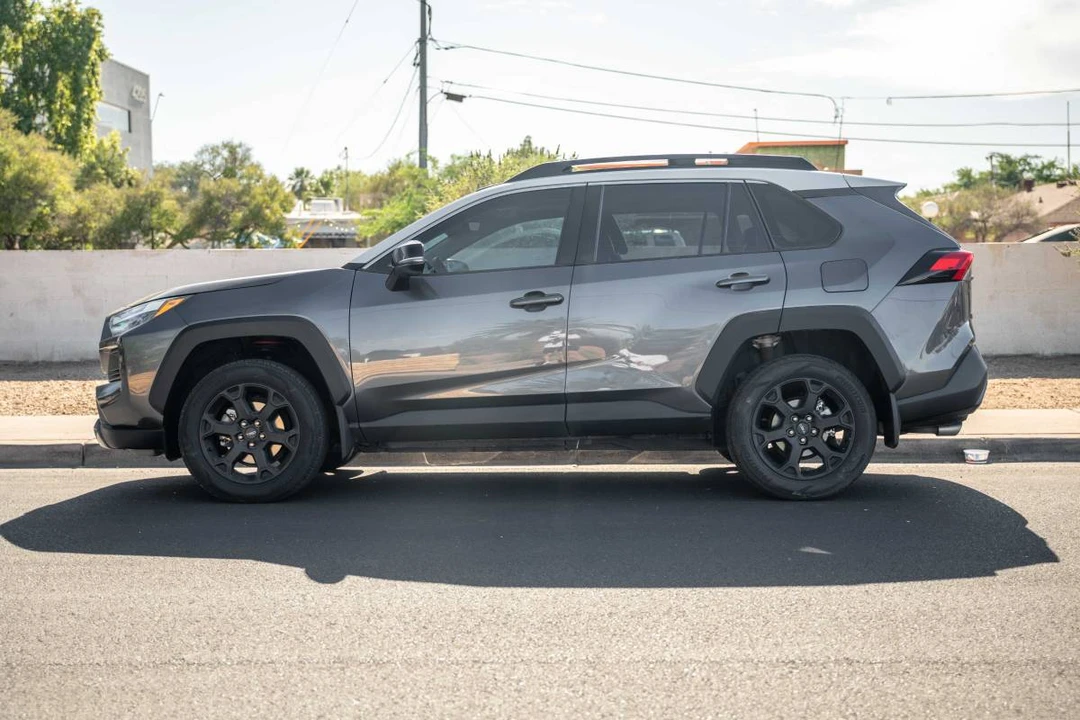 2022 Toyota RAV4 5th Gen - Image 2 of 19