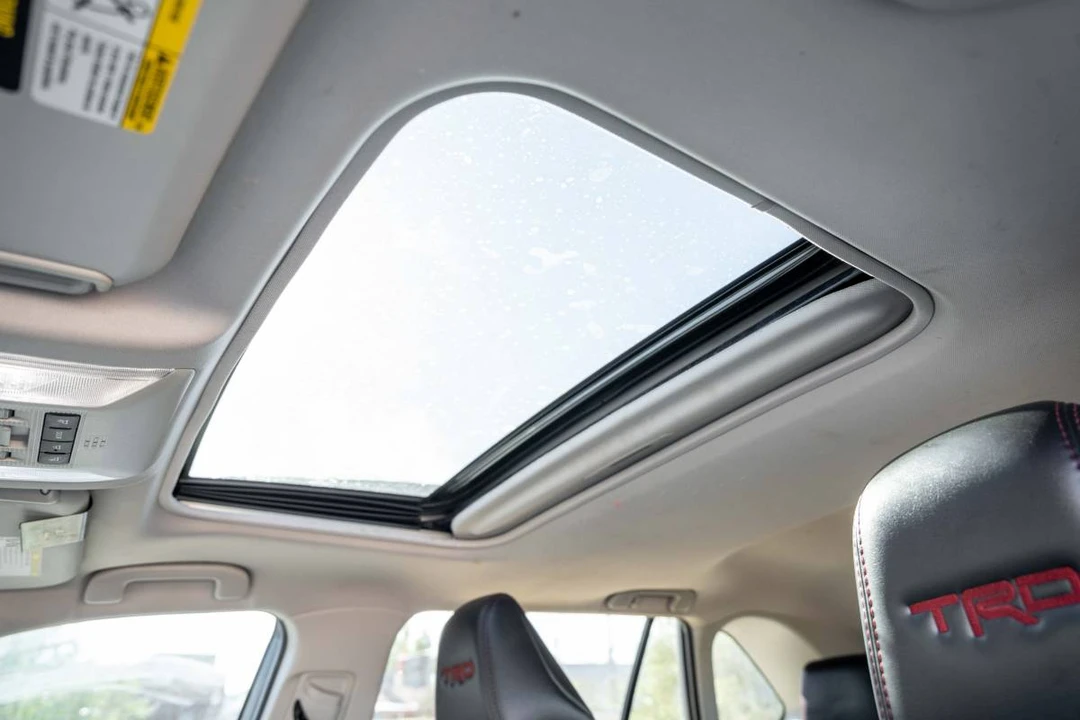 2022 Toyota RAV4 5th Gen - Image 16 of 19