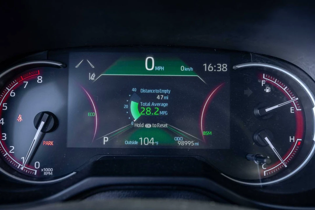 2022 Toyota RAV4 5th Gen - Image 12 of 19