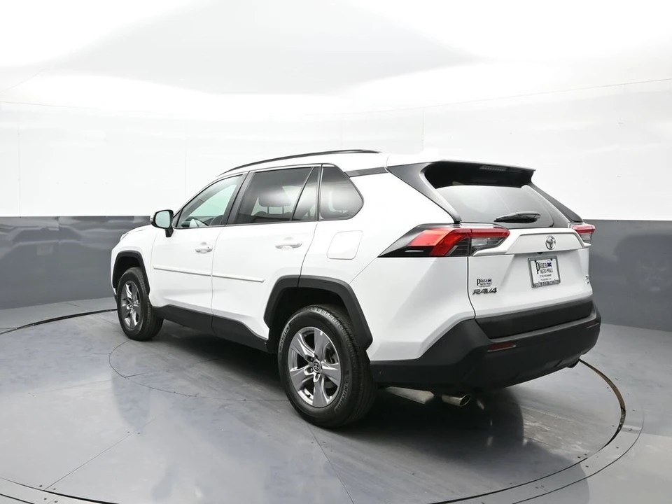 2022 Toyota RAV4 5th Gen - Image 8 of 12