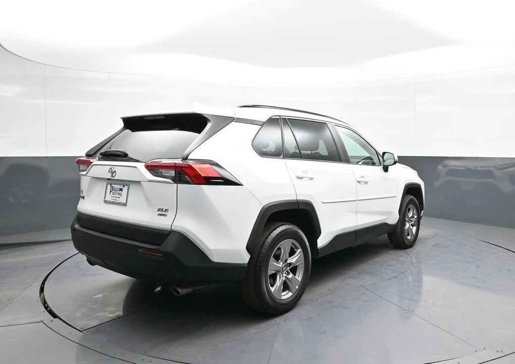 2022 Toyota RAV4 5th Gen - Image 6 of 12