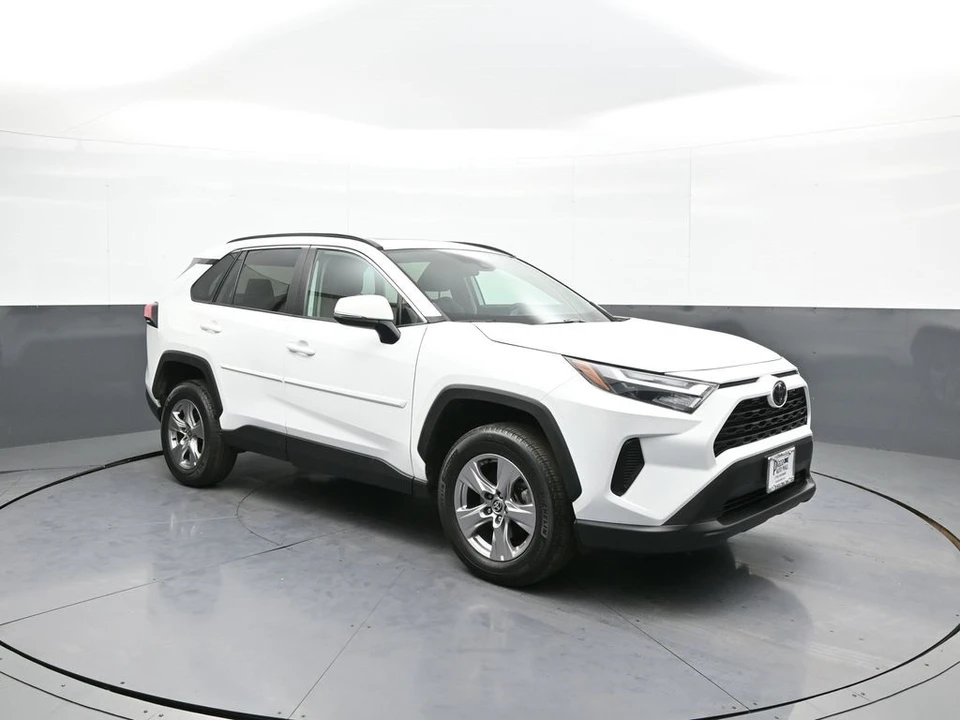 2022 Toyota RAV4 5th Gen - Image 4 of 12