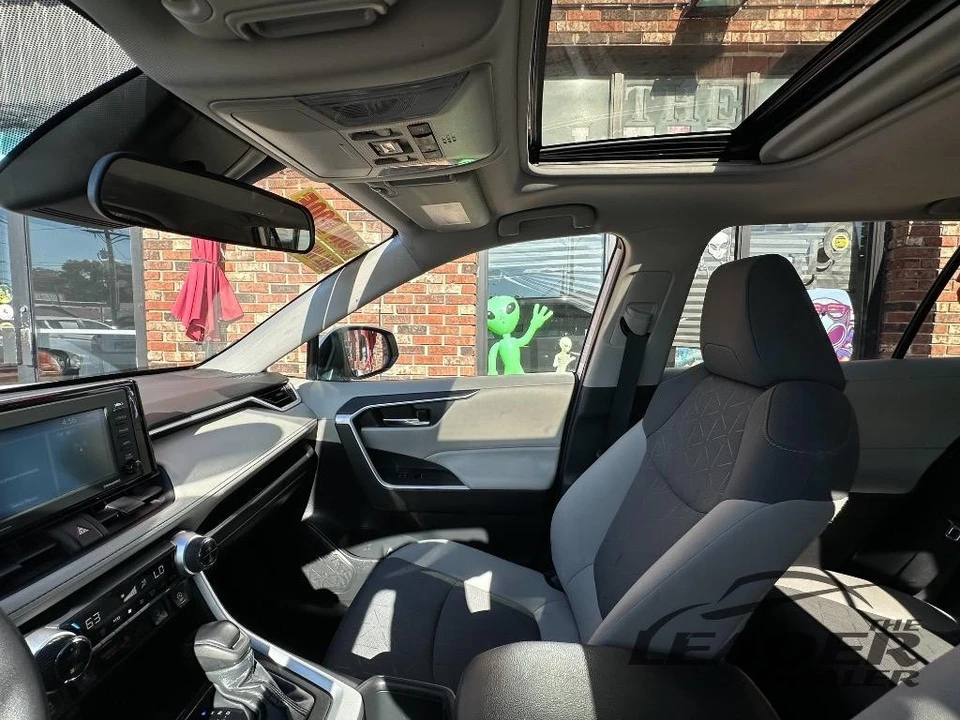 2022 Toyota RAV4 5th Gen - Image 19 of 20