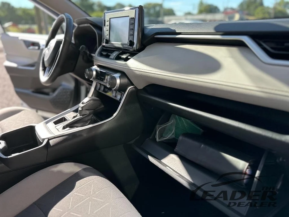 2022 Toyota RAV4 5th Gen - Image 14 of 20