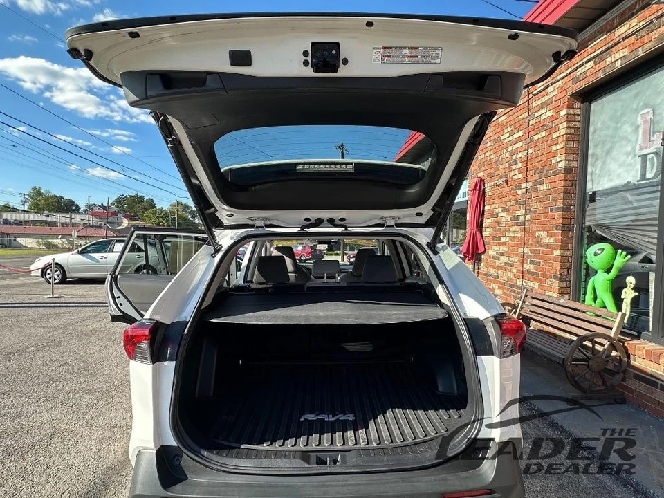 2022 Toyota RAV4 5th Gen - Image 11 of 20