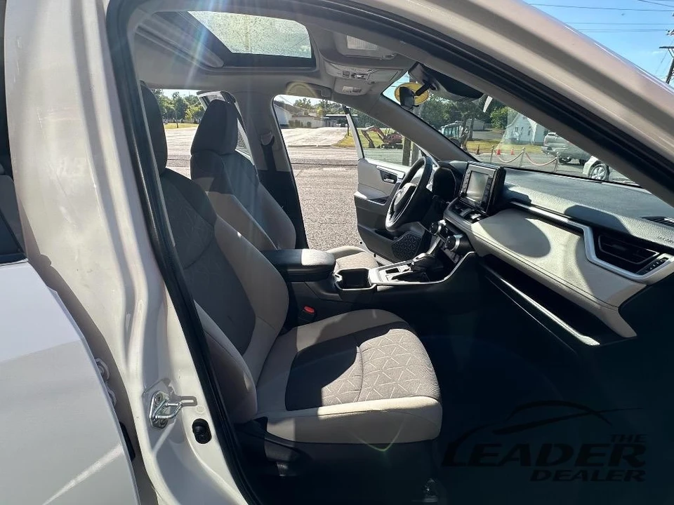 2022 Toyota RAV4 5th Gen - Image 13 of 20