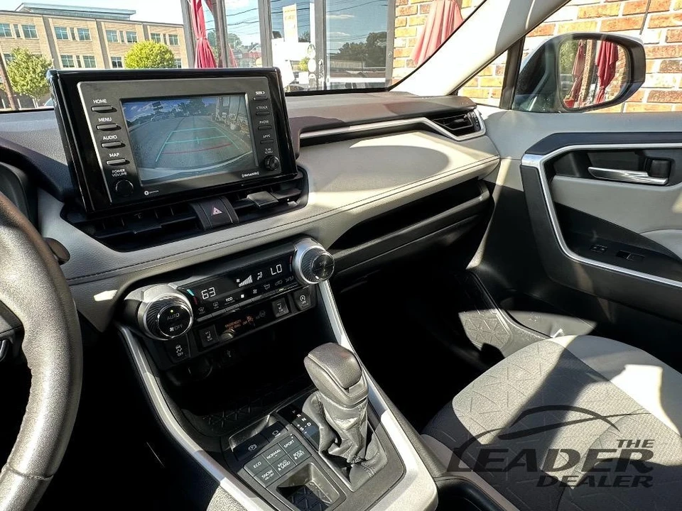 2022 Toyota RAV4 5th Gen - Image 18 of 20