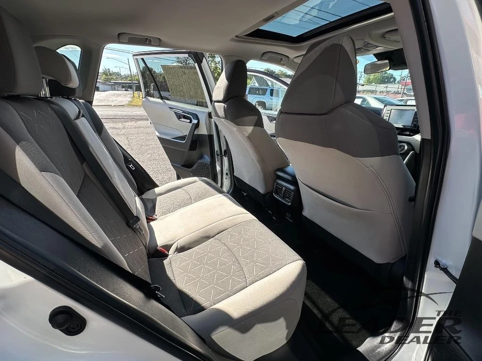 2022 Toyota RAV4 5th Gen - Image 12 of 20