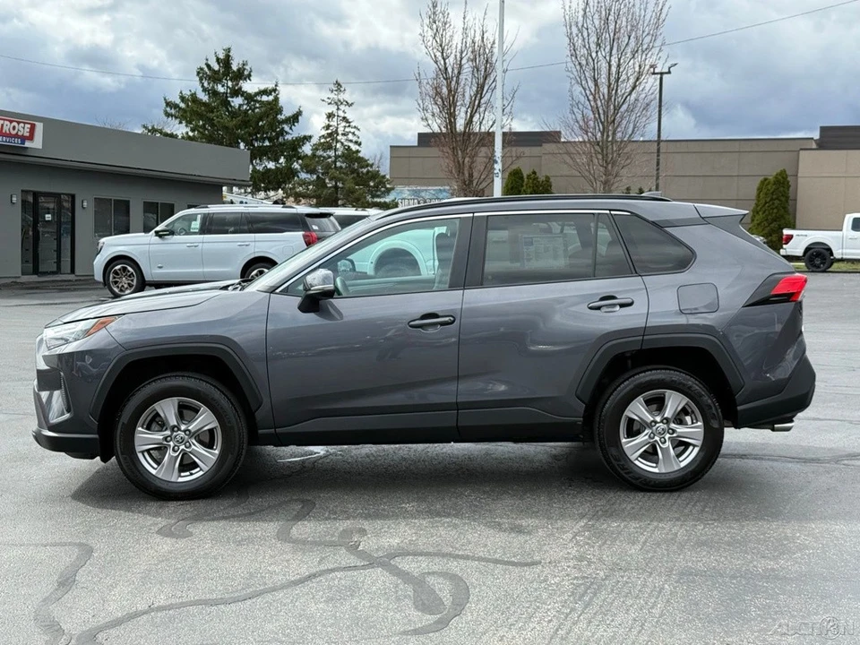 2022 Toyota RAV4 5th Gen - Image 6 of 12