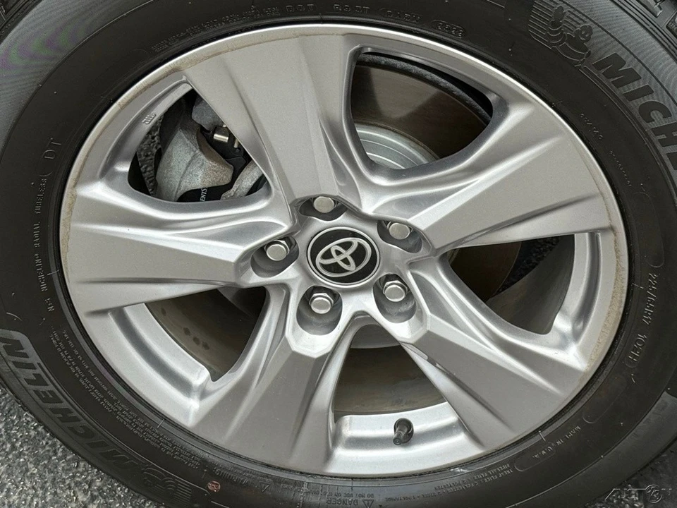 2022 Toyota RAV4 5th Gen - Image 10 of 12