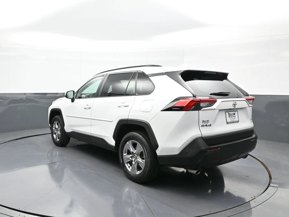 2022 Toyota RAV4 5th Gen - Image 8 of 12