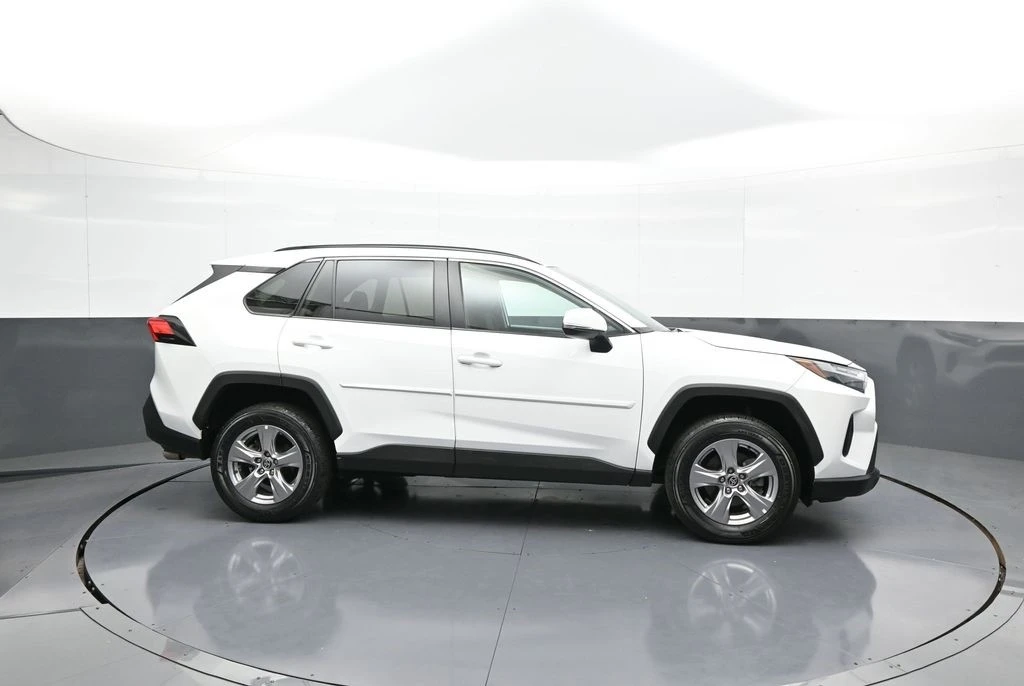 2022 Toyota RAV4 5th Gen - Image 5 of 12