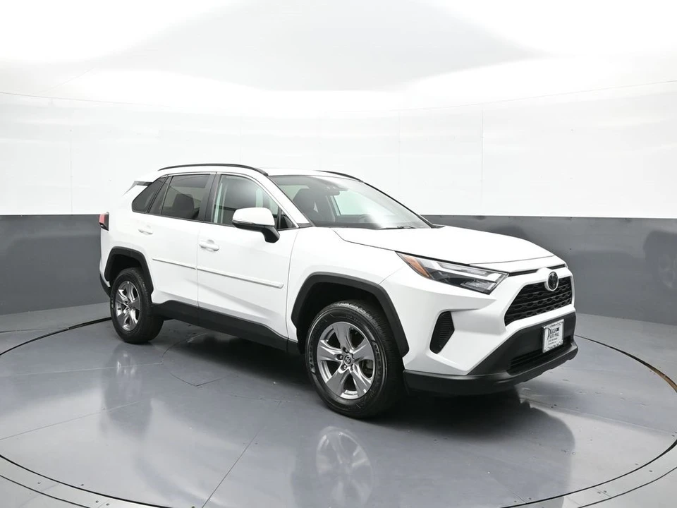 2022 Toyota RAV4 5th Gen - Image 4 of 12