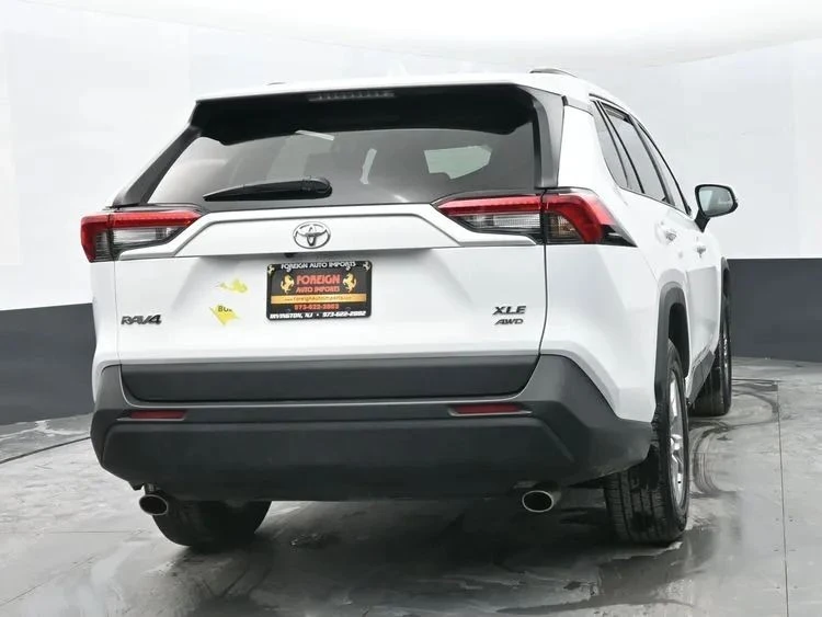 2022 Toyota RAV4 5th Gen - Image 8 of 12