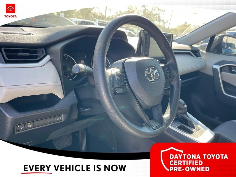 2022 Toyota RAV4 5th Gen - Image 6 of 10