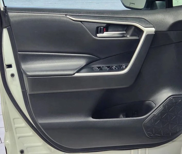 2022 Toyota RAV4 5th Gen - Image 10 of 12