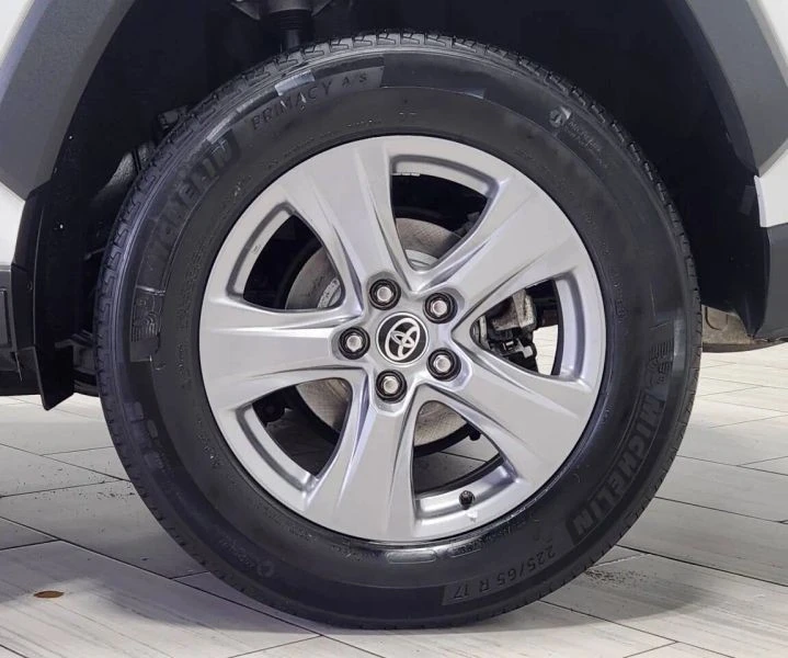 2022 Toyota RAV4 5th Gen - Image 9 of 12