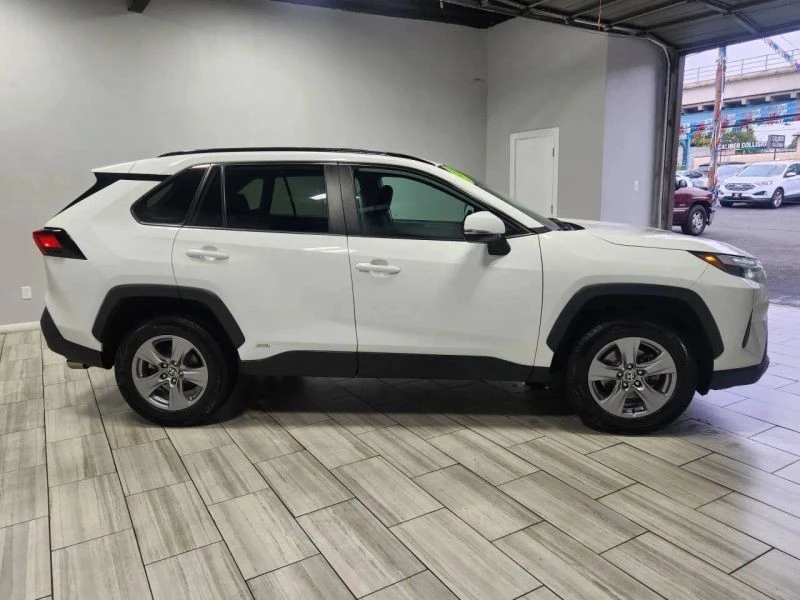 2022 Toyota RAV4 5th Gen - Image 6 of 12