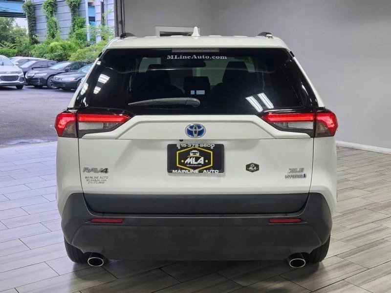 2022 Toyota RAV4 5th Gen - Image 4 of 12