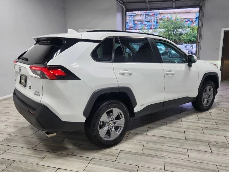 2022 Toyota RAV4 5th Gen - Image 5 of 12