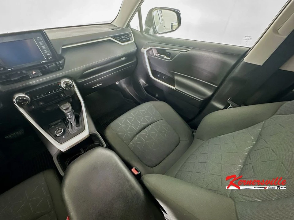 2022 Toyota RAV4 5th Gen - Image 11 of 21