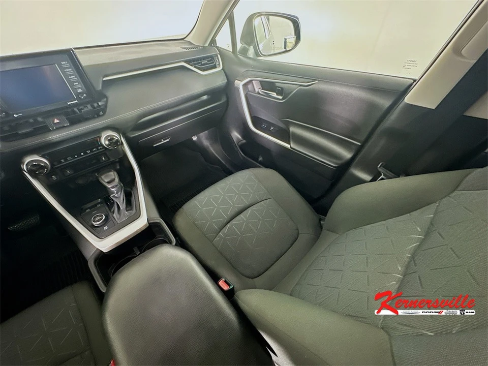 2022 Toyota RAV4 5th Gen - Image 11 of 21