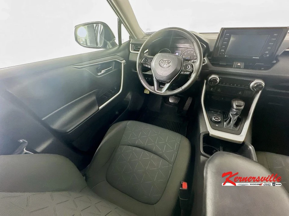 2022 Toyota RAV4 5th Gen - Image 9 of 21