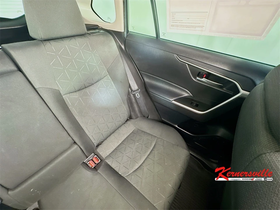 2022 Toyota RAV4 5th Gen - Image 14 of 21