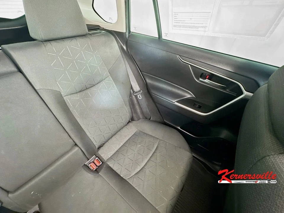 2022 Toyota RAV4 5th Gen - Image 14 of 21