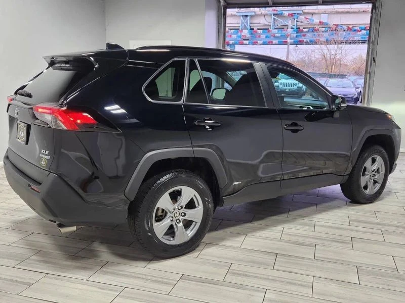 2022 Toyota RAV4 5th Gen - Image 5 of 12