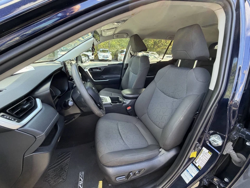 2022 Toyota RAV4 5th Gen - Image 14 of 21