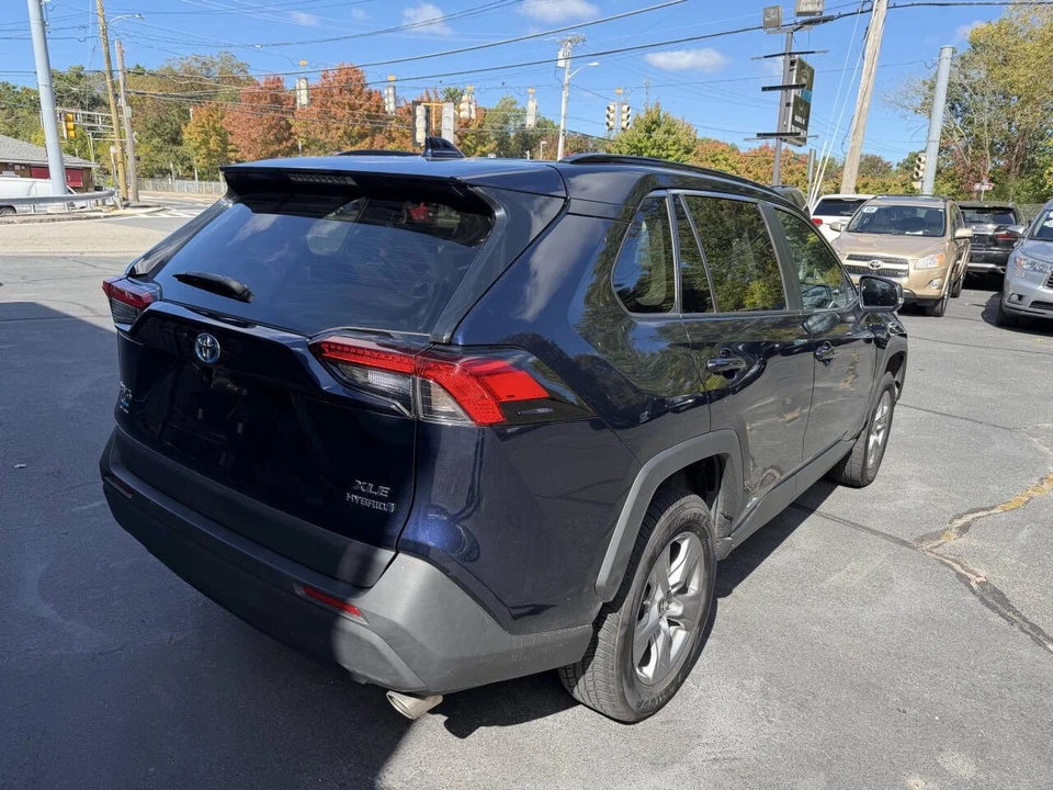 2022 Toyota RAV4 5th Gen - Image 11 of 21