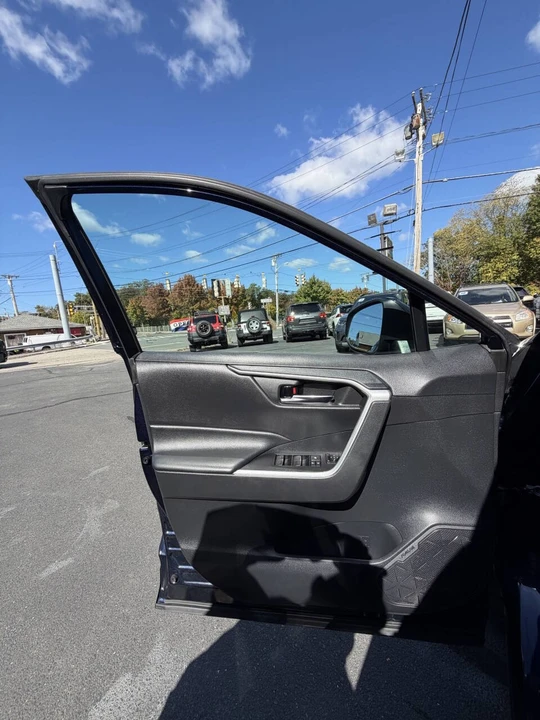 2022 Toyota RAV4 5th Gen - Image 18 of 21