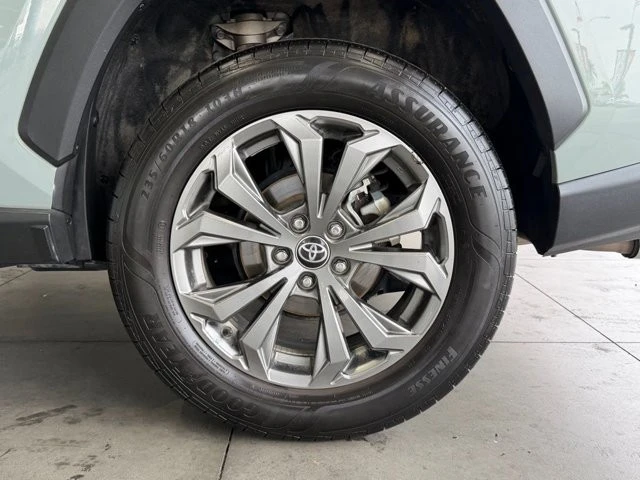 2022 Toyota RAV4 5th Gen - Image 16 of 21