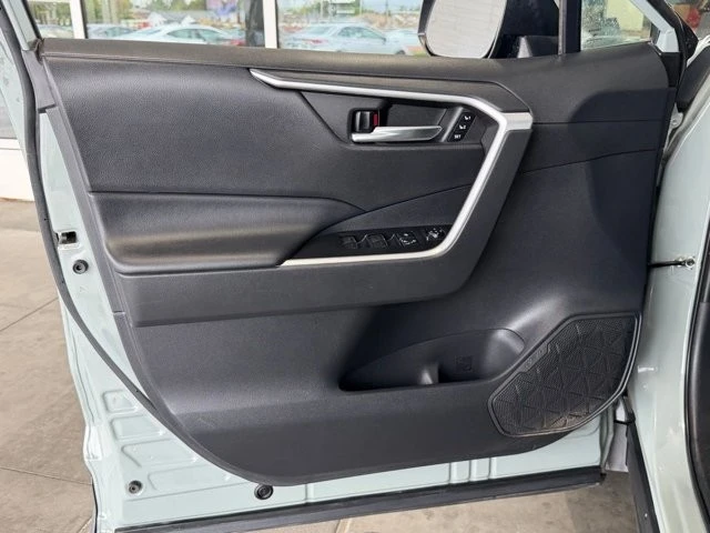 2022 Toyota RAV4 5th Gen - Image 18 of 21