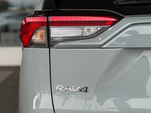 2022 Toyota RAV4 5th Gen - Image 11 of 21